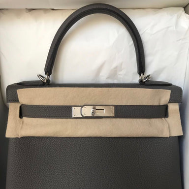 Hermès Kelly 20 Gris Asphalte Sellier Ostrich Gold Hardware GHW — The  French Hunter
