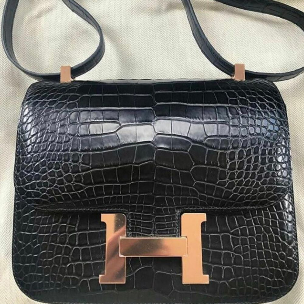 hermes constance 24 black matte alligator with ombre buckle PHW – Ruelamode