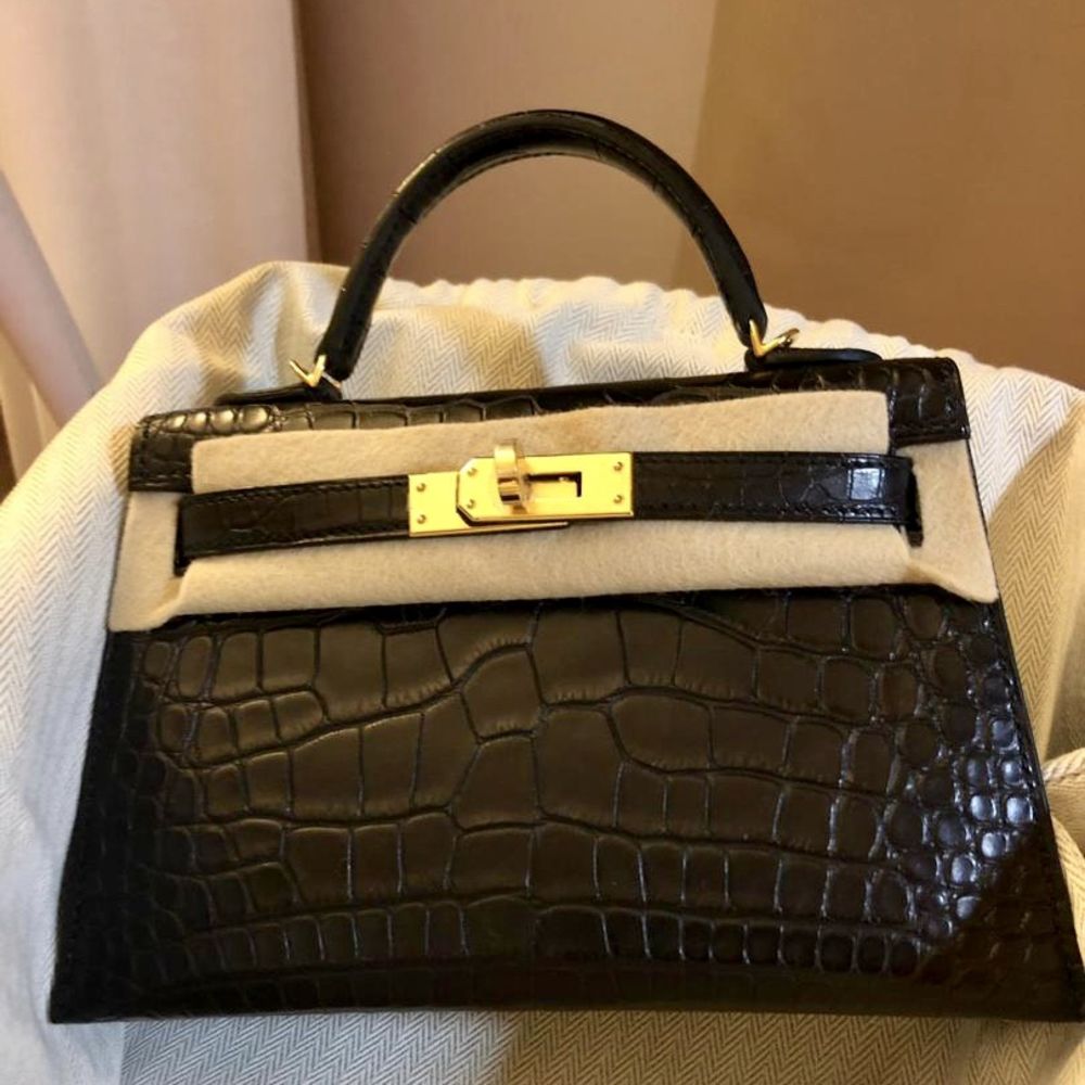A SHINY BLACK ALLIGATOR SELLIER MINI KELLY 20 II WITH GOLD