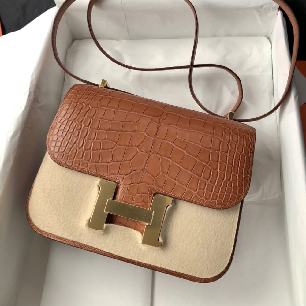 Constance leather clutch bag Hermès Orange in Leather - 33179348