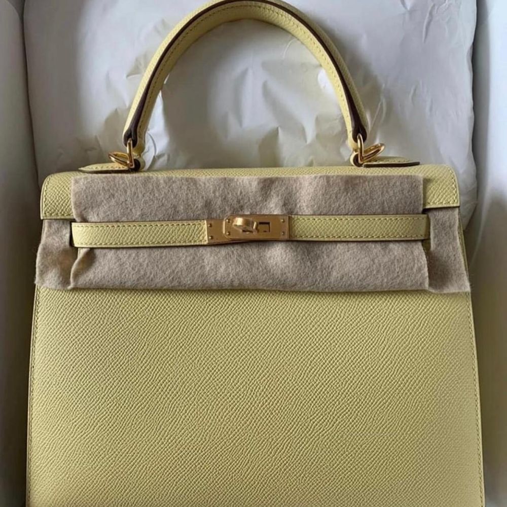 A JAUNE POUSSIN EPSOM LEATHER SELLIER KELLY 25 WITH GOLD HARDWARE