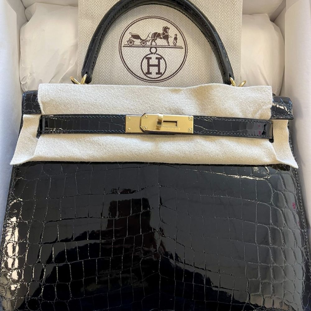 Hermès Kelly Bag 28cm in Sanguine Crocodile Niloticus Leather with Gol –  Sellier